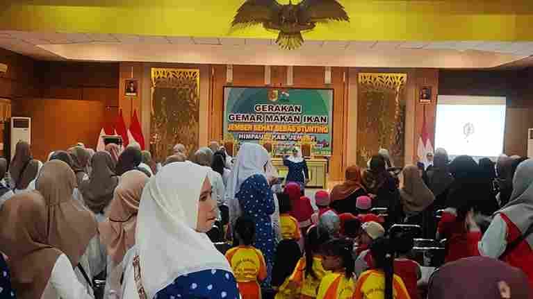 Sosialisasi gerakan makan ikan pada anak di Jember. (Lana/kabarterdepan.com) 