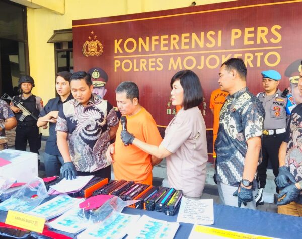 Polisi Bekuk Pembuat dan Pengedar Uang Palsu di Mojokerto