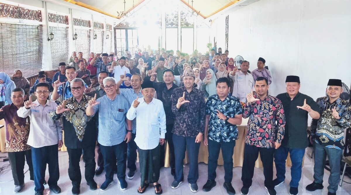 Narasumber bersama peserta Sarasehan Pendidikan