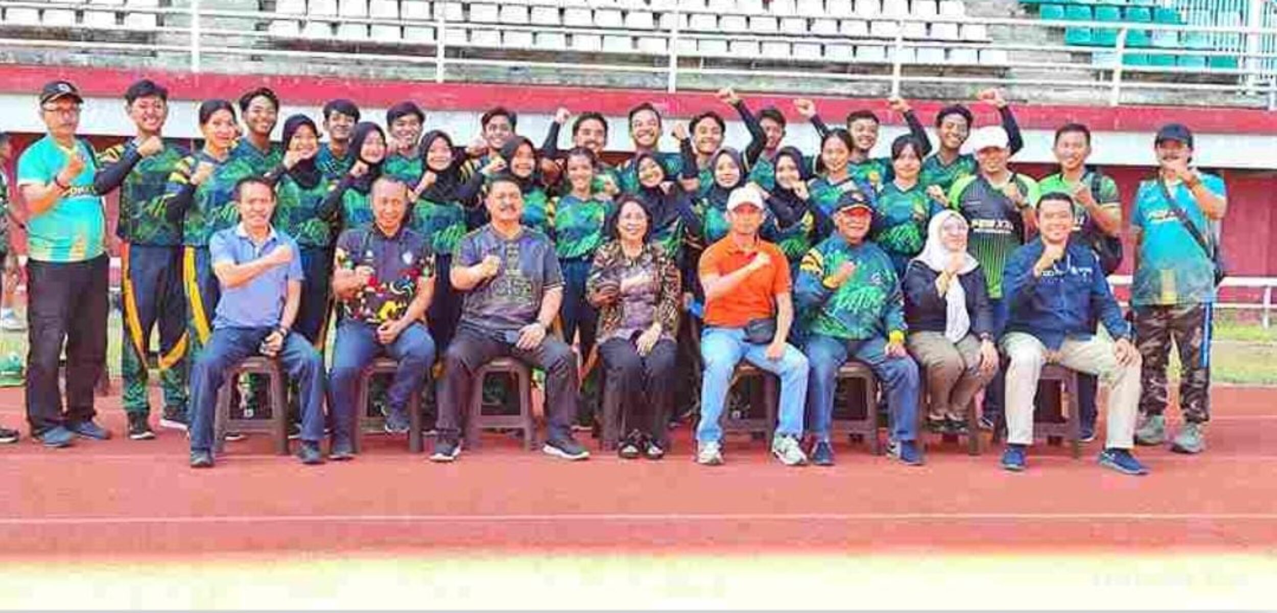 Manajer PON Jatim Acungi Jempol Try In Cabor Drumband di Jember