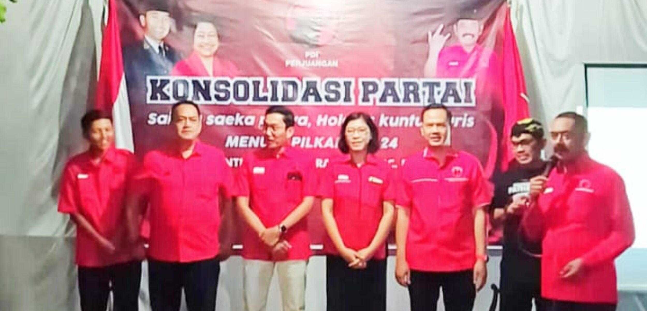 Sosialisasi calon Walikota dan Wawali Kota Surakarta dan konsolidasi partai beberapa waktu yang lalu dihadiri ketua DPC PDIP FX.Hadi Rudyatmo.(masrikin/kabarterdepan.com)