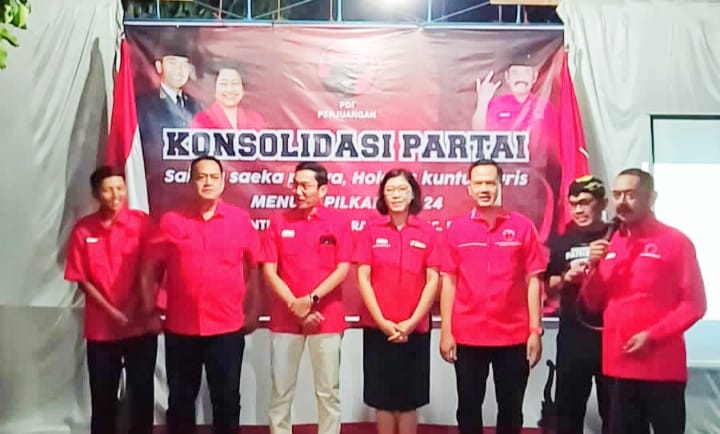Sosialisasi calon Walikota dan Wawali Kota Surakarta dan konsolidasi partai beberapa waktu yang lalu dihadiri ketua DPC PDIP FX.Hadi Rudyatmo.(masrikin/kabarterdepan.com)