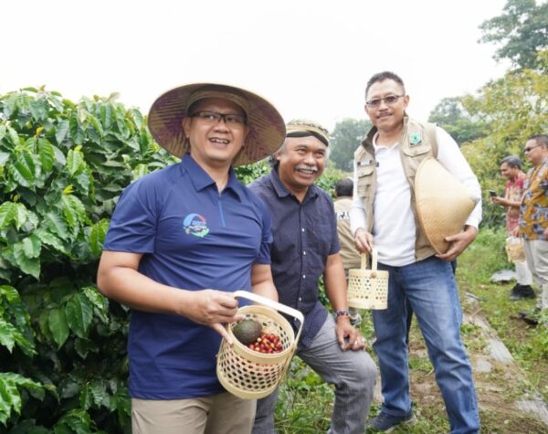 Hadiri Panen Cabai, Ini Pesan Pj Wali Kota Batu