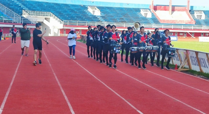 Tim Drumband PON Jatim saat gelar try in. (Lana/kabarterdepan.com) 