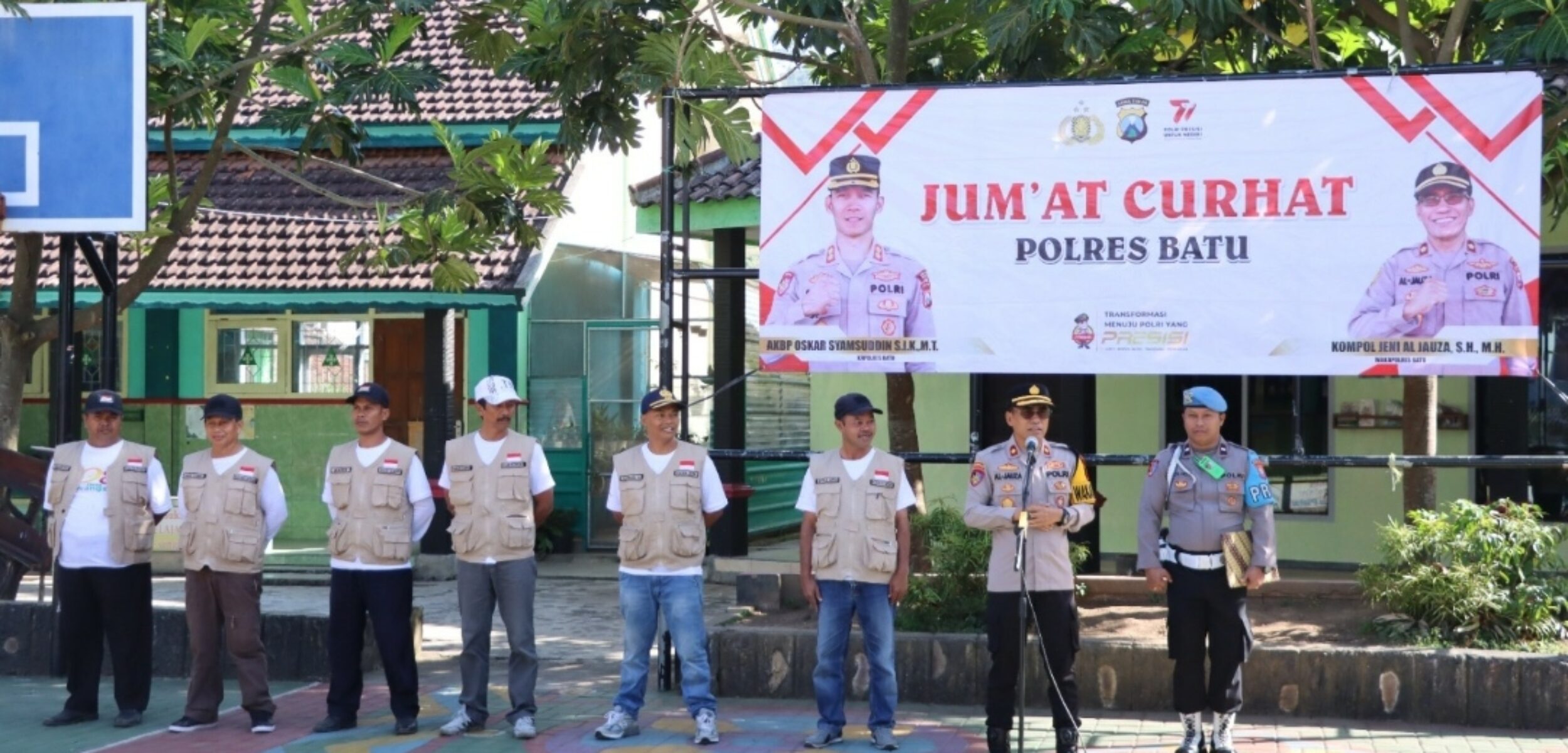 Cara Unik Polres Batu Gelar Jumat Curhat dengan Door to Door