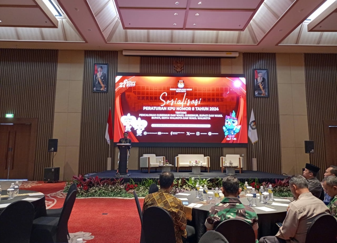 Ketua KPU Kota Batu, Heru Joko Purwanto, saat tengah memberikan sambutan dalam kegiatan acara Sosialisasi PKPU Nomor 8 Tahun 2024. (Yan