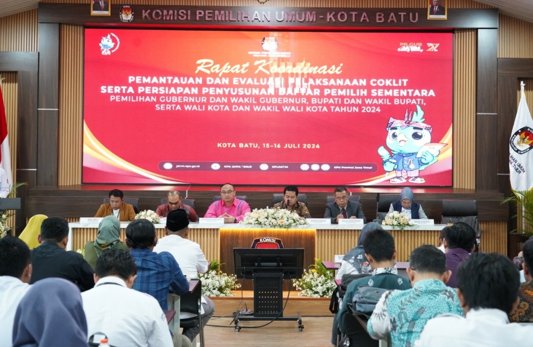 Suasana kegiatan acara Rakor Pemantauan dan Evaluasi Coklit yang digelar KPU Provinsi Jatim, di Kantor KPU Kota Batu. (Yan)