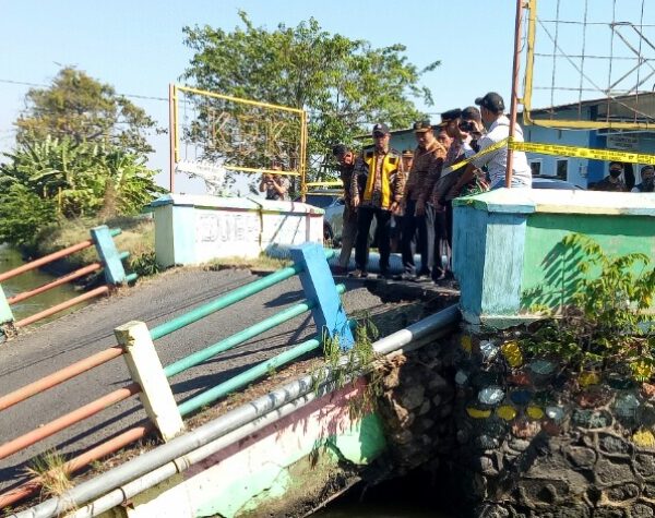 Pemkab Sidoarjo Bergegas Tangani Jembatan Ambrol di Desa Kedungpeluk