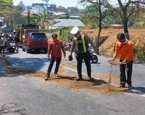 Kecelakaan Adu Banteng Toyota Calya Vs Daihatsu Xenia di Kota Batu, 2 Orang Luka-luka