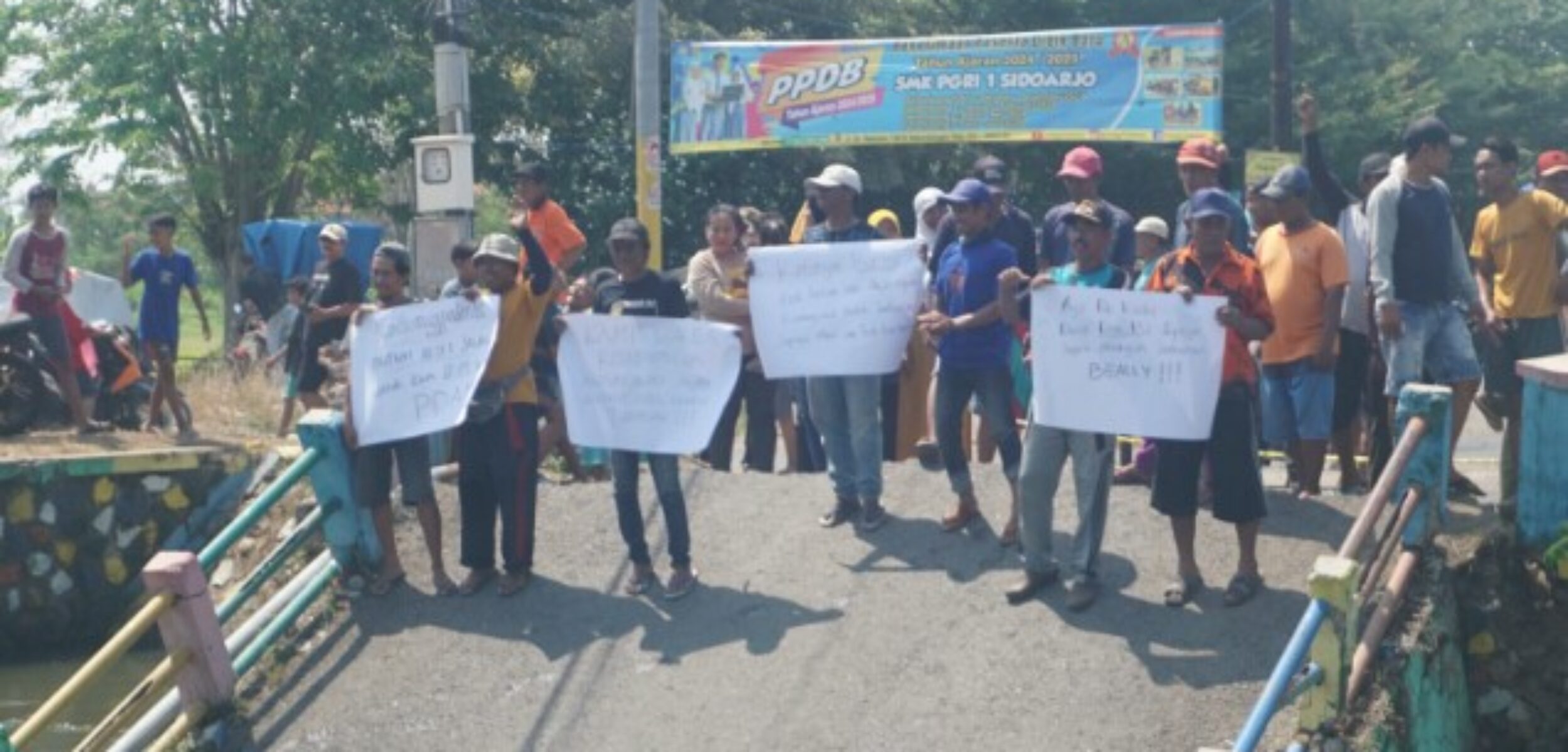 Apa Isi Tuntutan Puluhan Warga Desa Kedungpeluk Sidoarjo ?