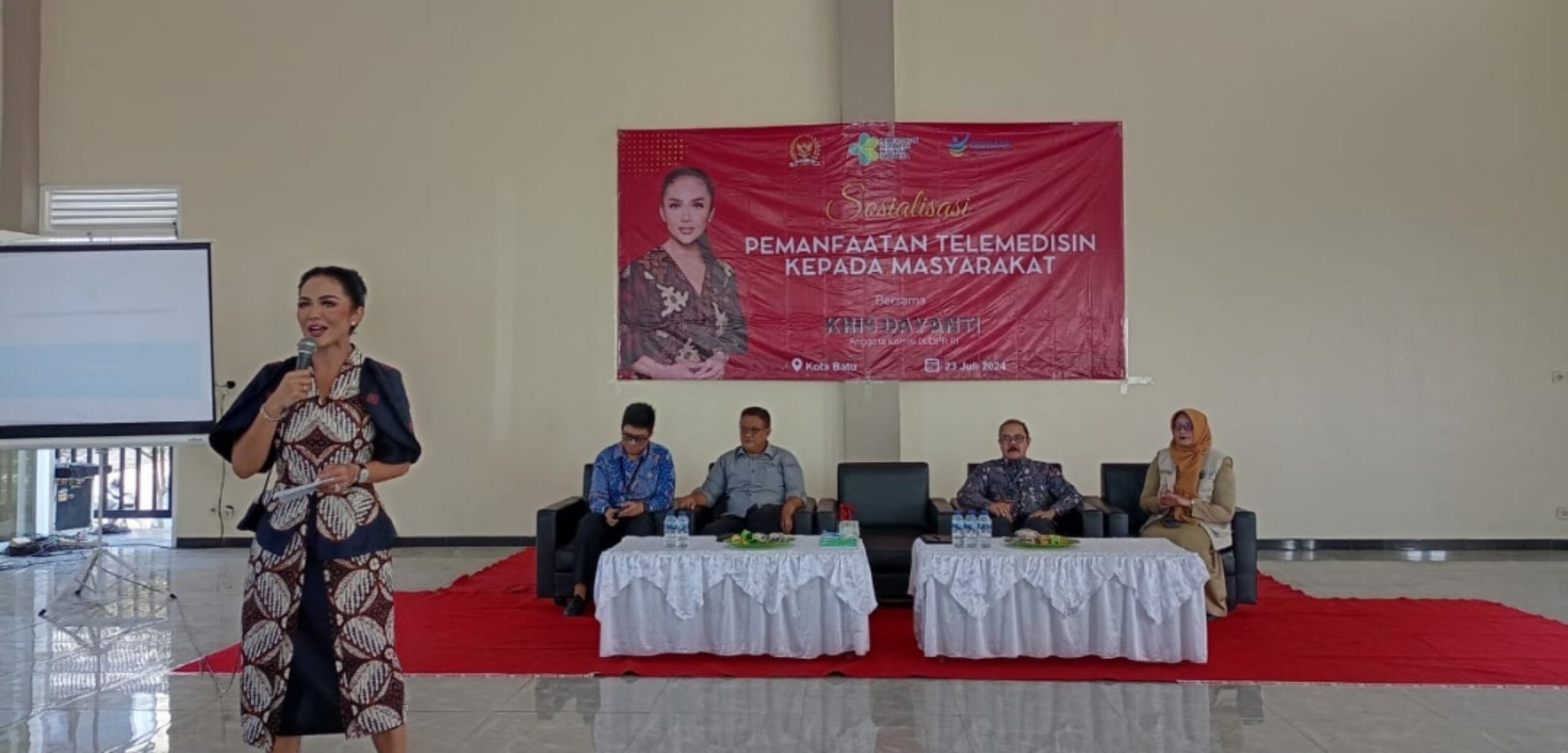 Ada Apa Kris Dayanti Sosialisasi ke Warga Desa Oro-Oro Ombo?