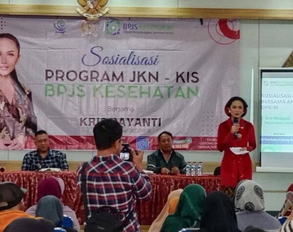 Kris Dayanti Edukasi Ratusan Warga Desa Sumberbrantas Kota Batu tentang Program BPJS Kesehatan