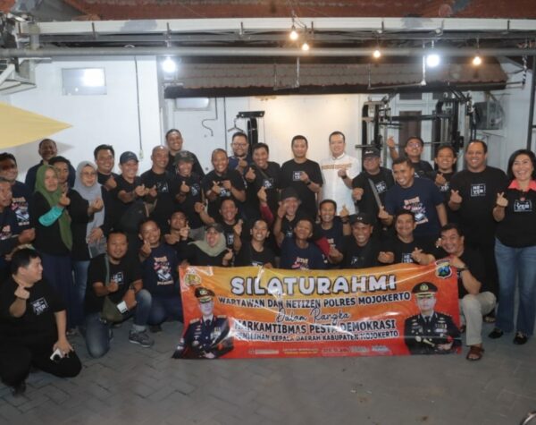 ‘Ngopi Bareng’ Bersama Wartawan, Kapolres Mojokerto:  Bantu Kami Mewartakan yang Positif