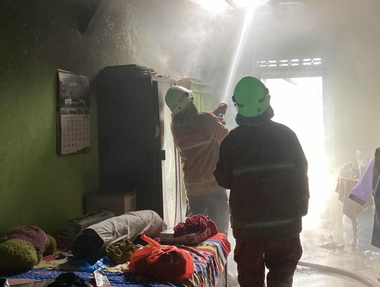 Kondisi rumah yang terbakar. (Andy/kabarterdepan.com) 