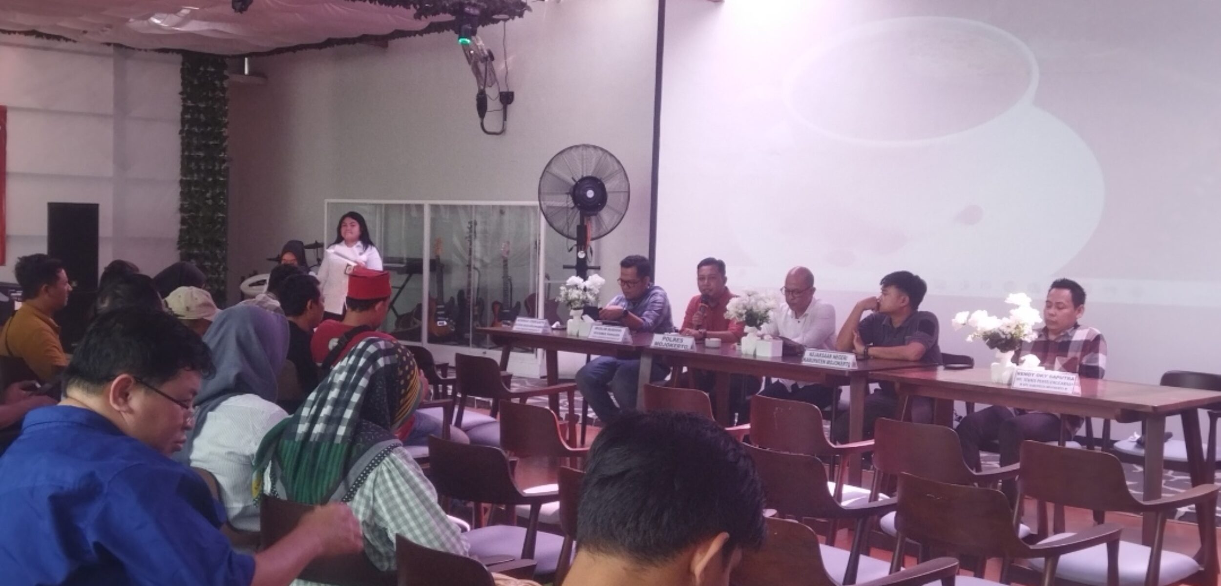 Media gathering KPH Kabupaten Mojokerto, Senin (29/7/2024). (Redaksi/kabarterdepan.com)