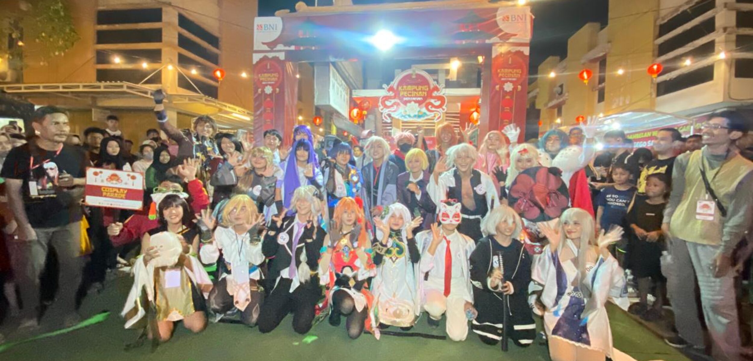 Cosplay Parade, Puluhan Wibu Ramaikan Kampung Pecinan Mojokerto dengan Kostum Unik