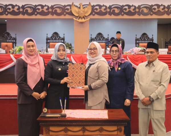 Bupati Mojokerto Hadiri Rapat Paripurna Rancangan KUA dan PPAS APBD Tahun Anggaran 2025