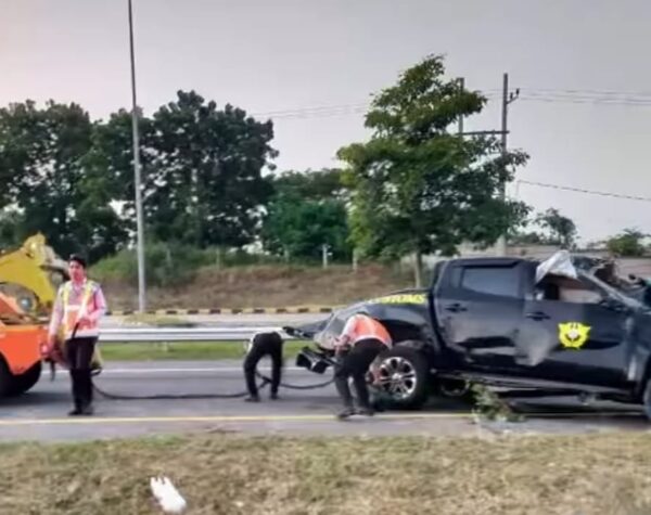 Kejar Kendaraan Bawa Rokok Ilegal, 2 Mobil Kecelakaan di Tol Jombang