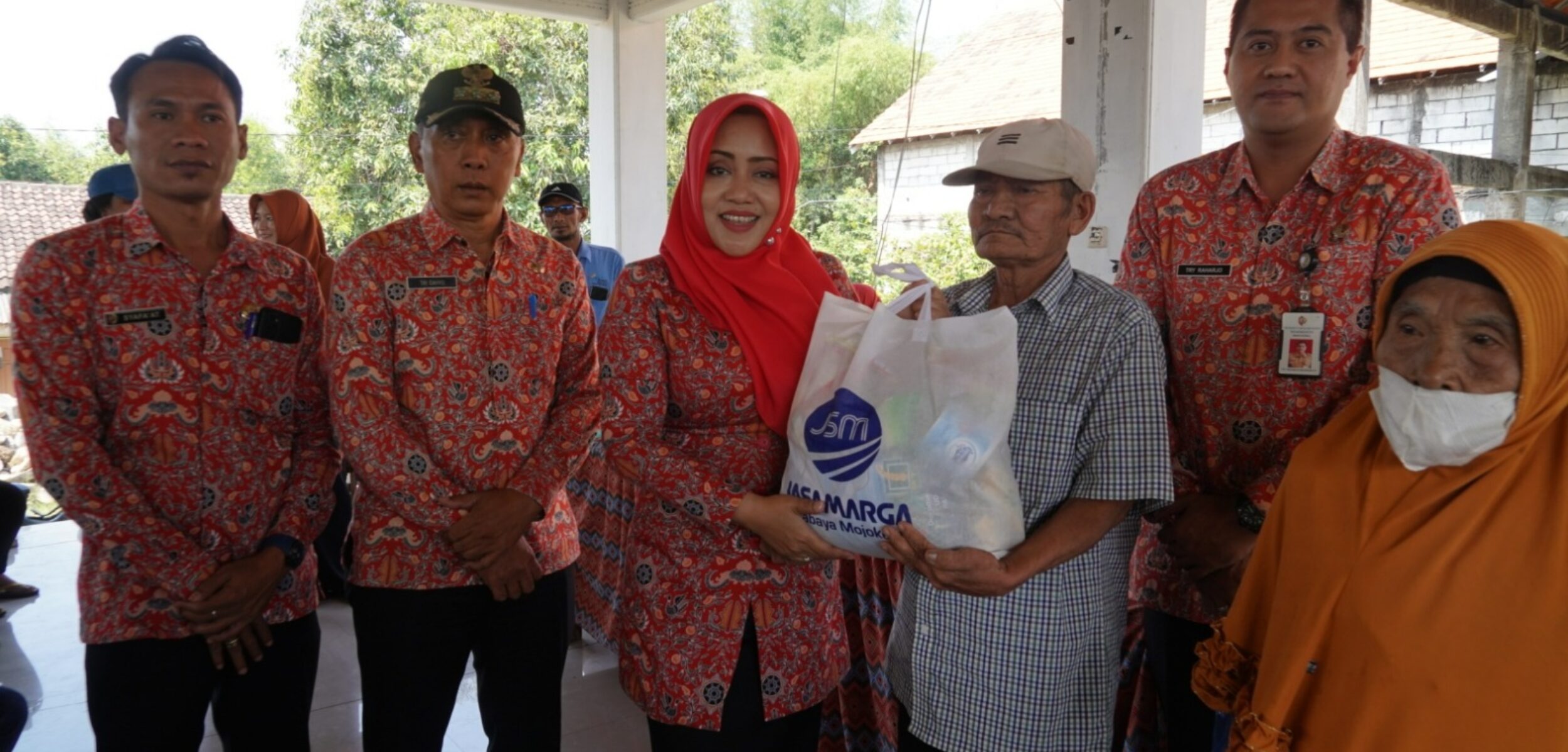 CSR PT JSM, Bupati Mojokerto Serahkan 550 Bantuan Paket Sembako