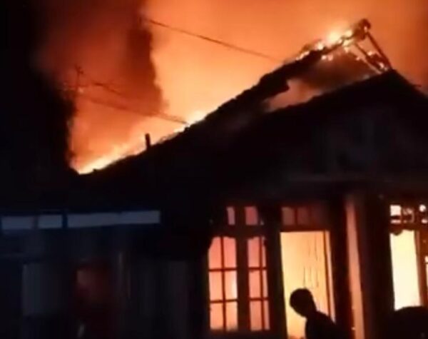 Diduga Korsleting Listrik, 1 Rumah di Jombang Hangus Terbakar