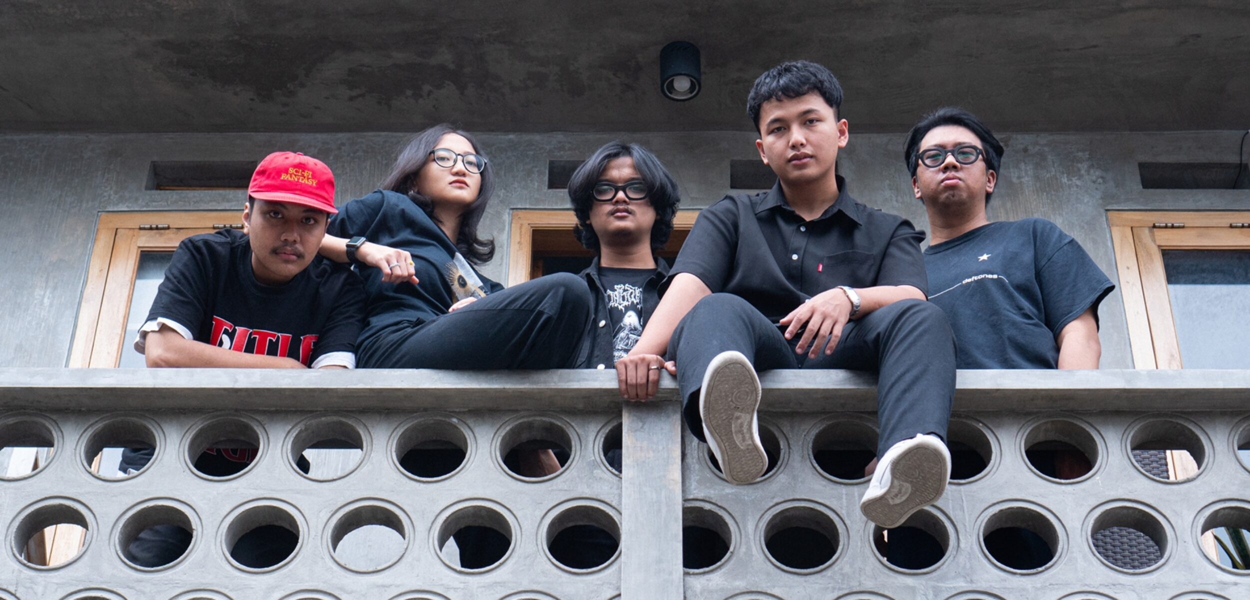 Potret Kehancuran Diri Karena Cinta, Debut Maxi Single ‘Beneath The Shades Of Blue & Chronicle’ Shallow Bloom