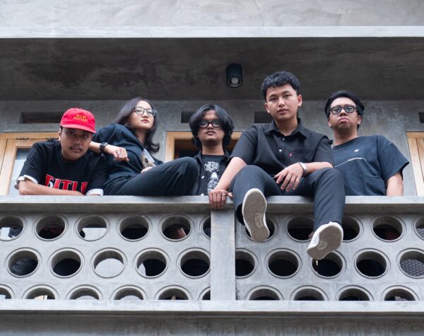 Potret Kehancuran Diri Karena Cinta, Debut Maxi Single ‘Beneath The Shades Of Blue & Chronicle’ Shallow Bloom