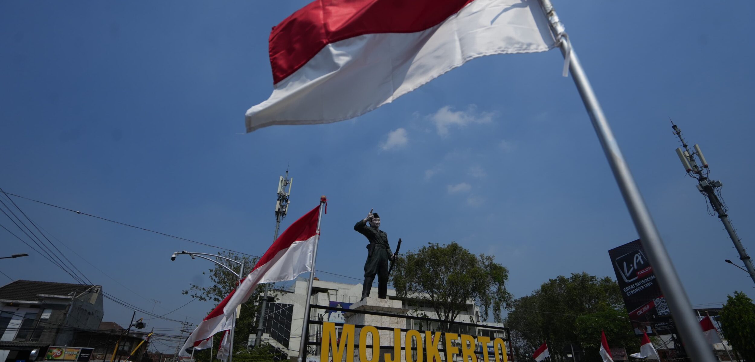 Banjir Bendera di Mojokerto Menyambut HUT Ke-79 RI, Jangan Sampai Ketinggalan