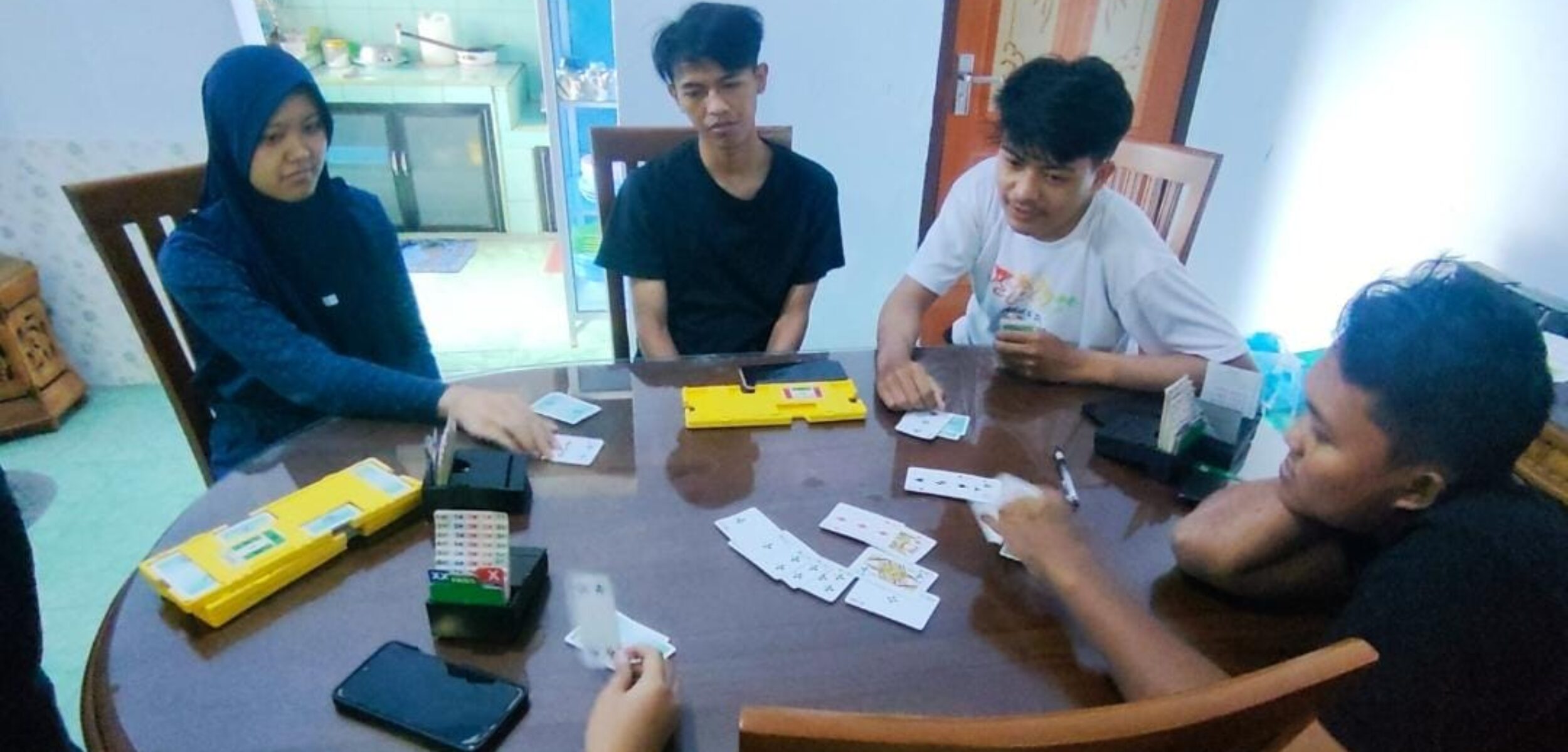 Persiapan kejuaraan nasional Bridge di Jember. (Lana/kabarterdepan.com)