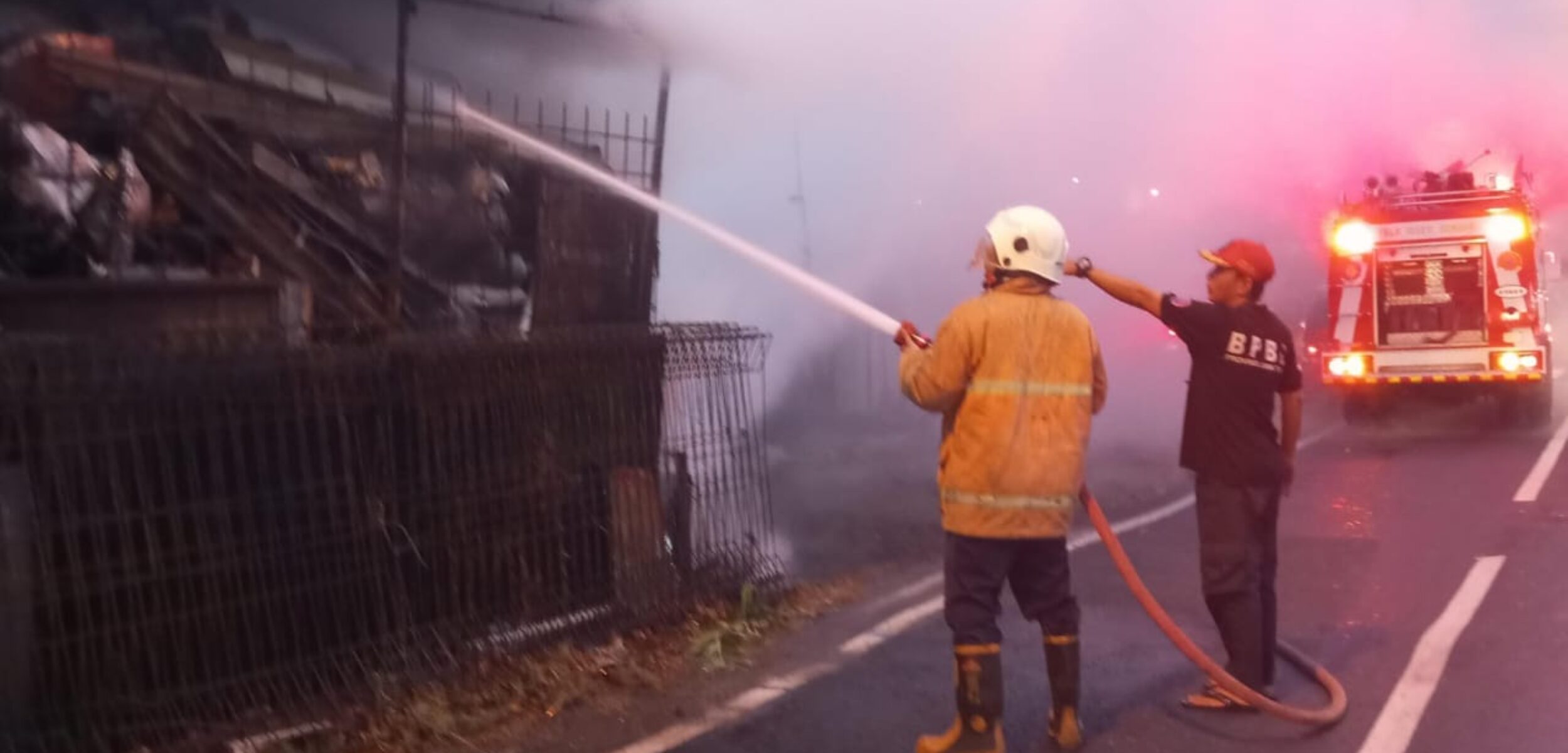 Gudang Rongsokan di Mojokerto Terbakar, Diduga Tersulut Api Sisa Pembakaran Sampah