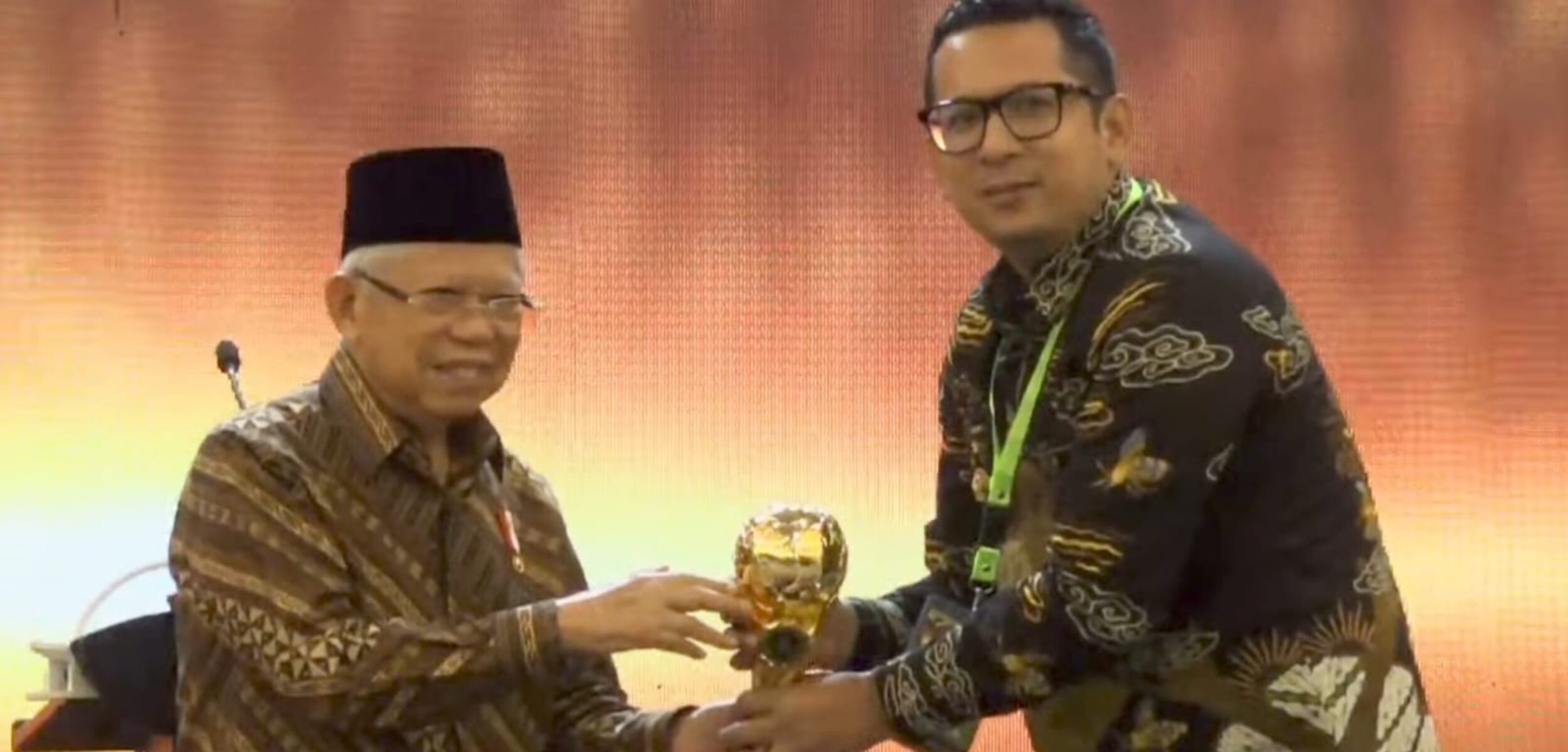 Raih Penghargaan UHC Kategori Utama, Pj Wali Kota Mojokerto : Kesehatan dan Pendidikan Jadi Clarity Of Vision untuk Songsong Indonesia Emas 2045
