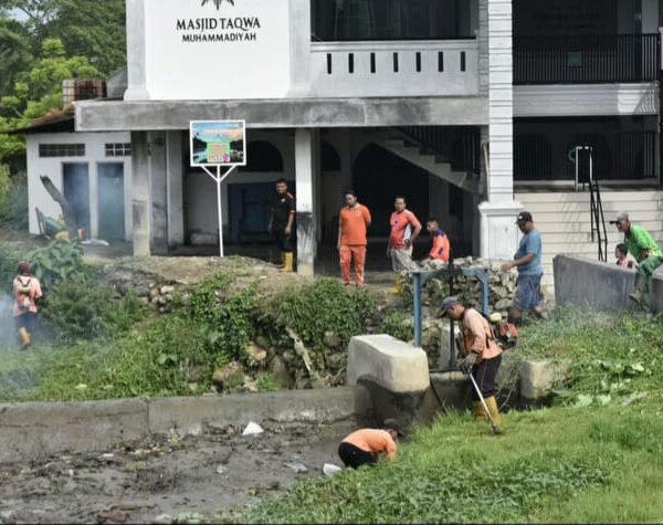 Sambut HUT RI, Pemkab Madina Libatkan OPD dalam Bersih-Bersih Sungai