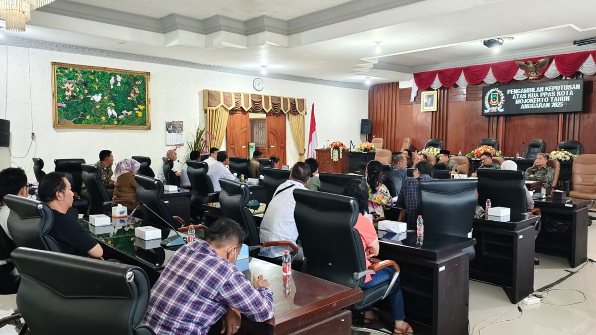 Rapat Dengar Pendapat ( RDP ) warga dengan Komisi II DPRD, Senin (5/8/2024) siang (Andy / Kabarterdepan.com) 