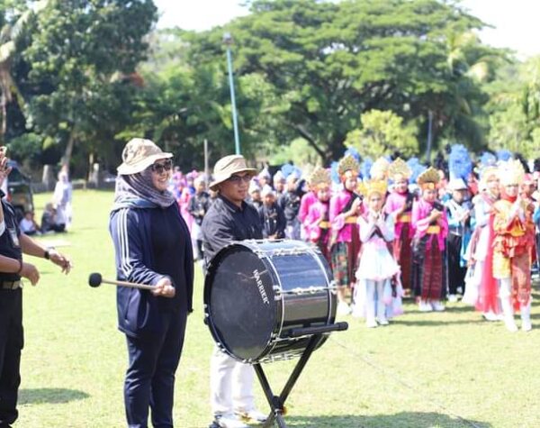 Buka Rangkaian HUT Ke-97 RI dengan Gerak Jalan dan Festival Drumband, Ini Pesan Wabup Madina