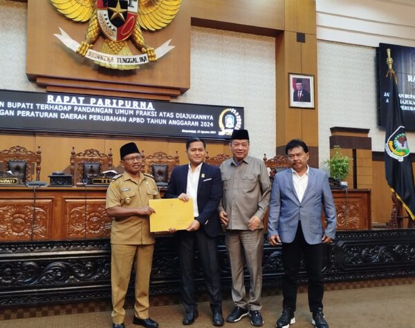 Pemkab Banyuwangi Jawab Pandangan Umum Fraksi-Fraksi terhadap Raperda Perubahan APBD 2024
