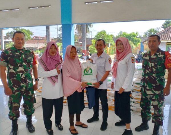 544 Keluarga di Kelurahan Tegal Besar Jember Terima Bantuan Beras Pangan Nasional Tahap VII