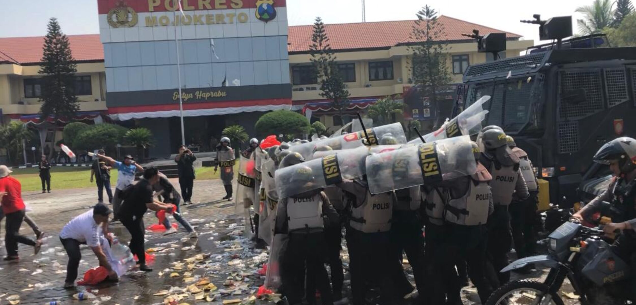 Kegiatan simulasi pengamanan pilkada 2024 di Polres Mojokerto, Kamis (15/8/2024) pagi (Andy / Kabarterdepan.com)