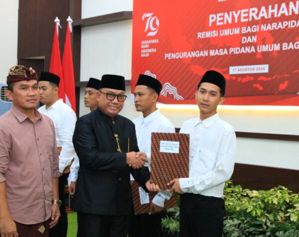 Terima Remisi 17 Agustus, 6 Warga Binaan Lapas Banyuwangi Langsung Bebas