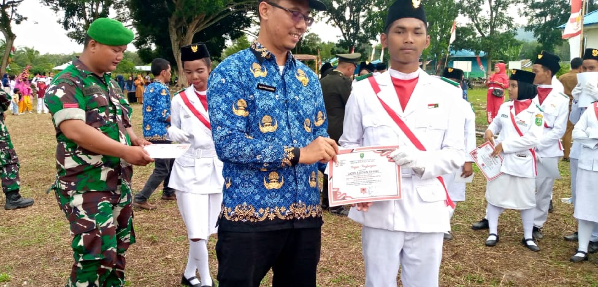 Sukses Laksanakan Tugas, Paskibraka Kecamatan Naga Juang Madina Raih Penghargaan