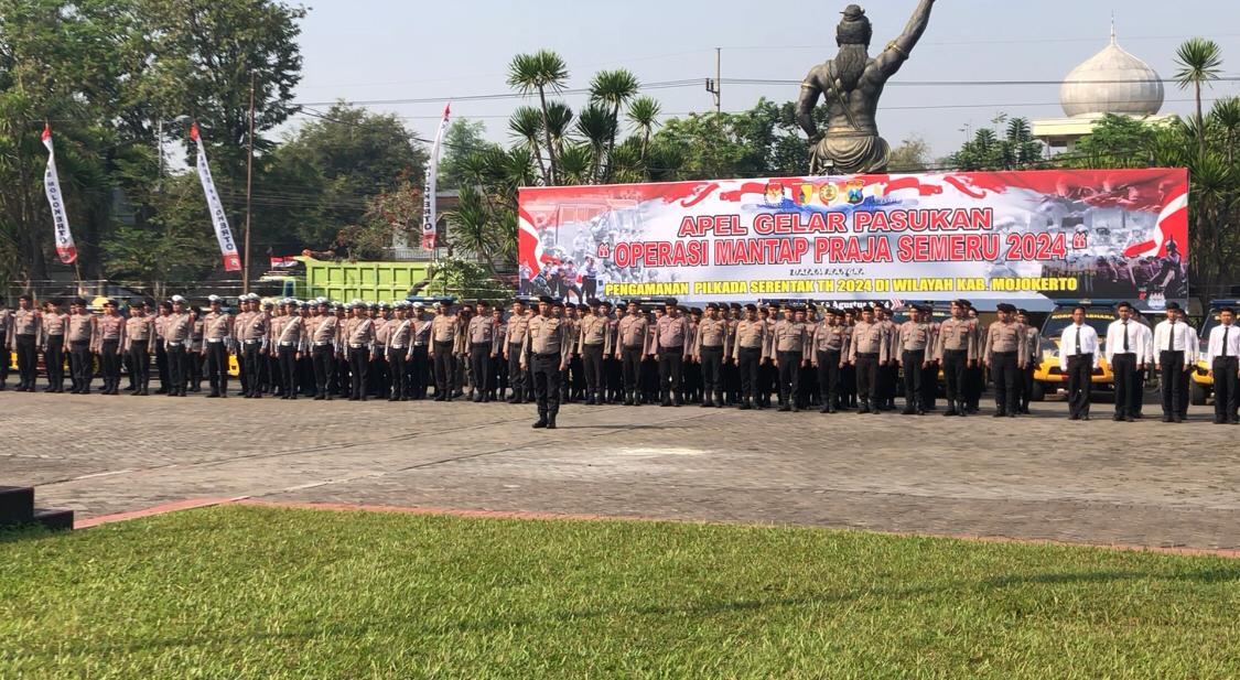 Apel gelar pasukan Operasi Mantap Praja Semeru 2024 di Halaman Mapolres Jalan Gajahmada, Kecamatan Mojosari, Kabupaten Mojokerto, Senin (19/8/2024) pagi (Andy / Kabarterdepan.com)
