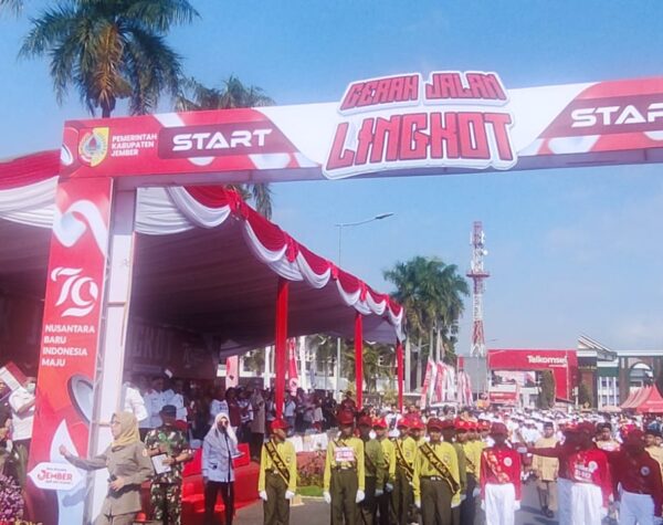 Gerak Jalan Keliling Kota Jember Diikuti 212 Tim Beregu Terbaik