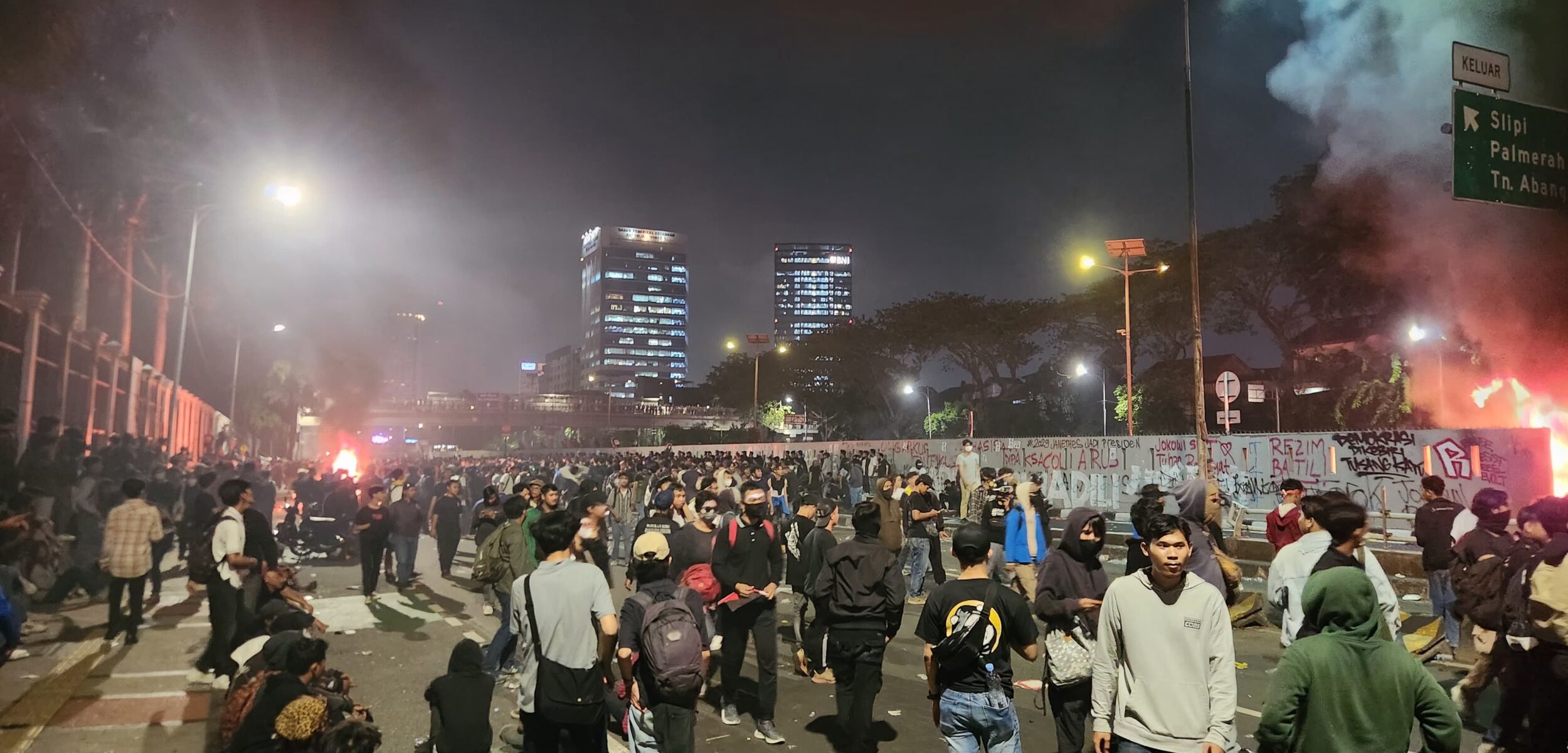 Siswa STM Nekat Masuk Gedung DPR RI, Polisi Tembakkan Gas Air Mata Bubarkan Massa
