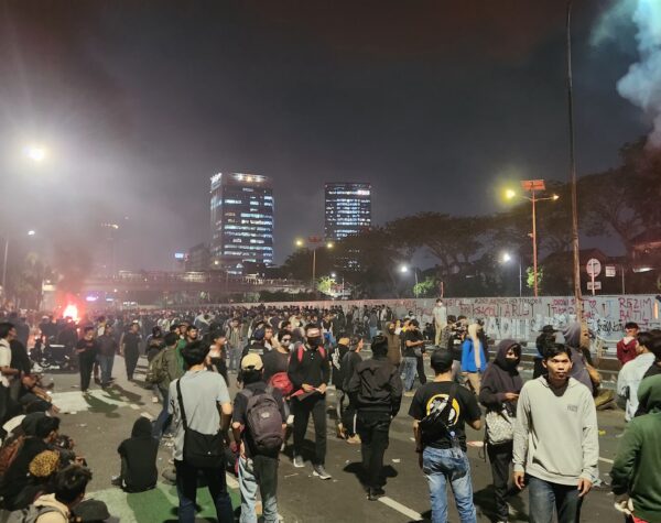 Siswa STM Nekat Masuk Gedung DPR RI, Polisi Tembakkan Gas Air Mata Bubarkan Massa