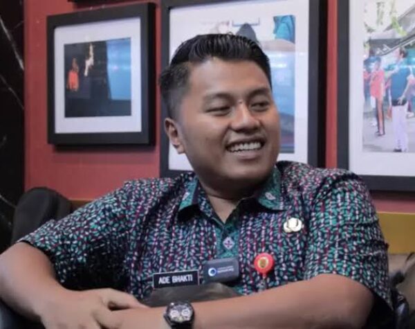 Ade Bhakti Mendaftar Cawawalkot Semarang di Demokrat, Siap Dampingi Yoyok Sukawi?