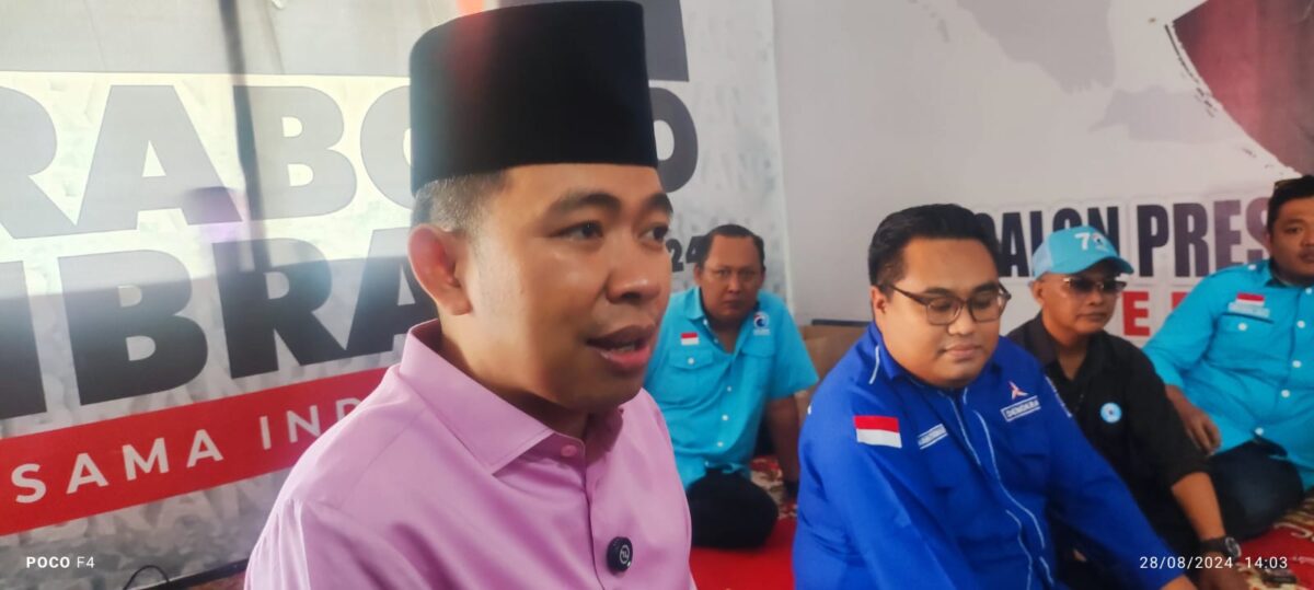 Fawait usai mendaftar di KPU Jember. (Lana/kabarterdepan.com) 