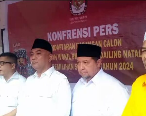 Dilepas dengan Selawat dan Disambut Kaum Milenial, Harun-Ichwan Daftar Pilkada Madina