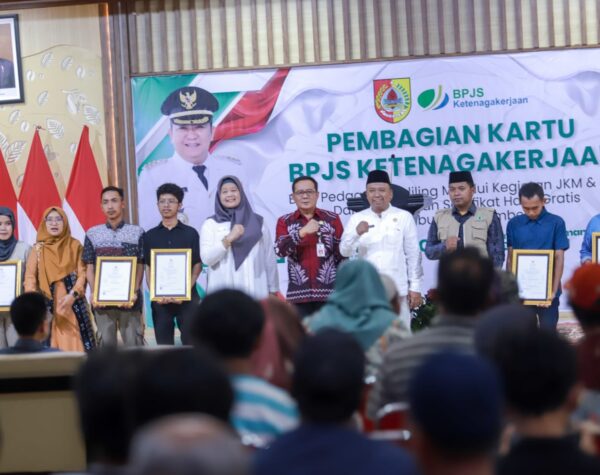 833 Pedagang Keliling di Jember Difasilitasi BPJS Ketenagakerjaan dan Sertifikat Halal Gratis