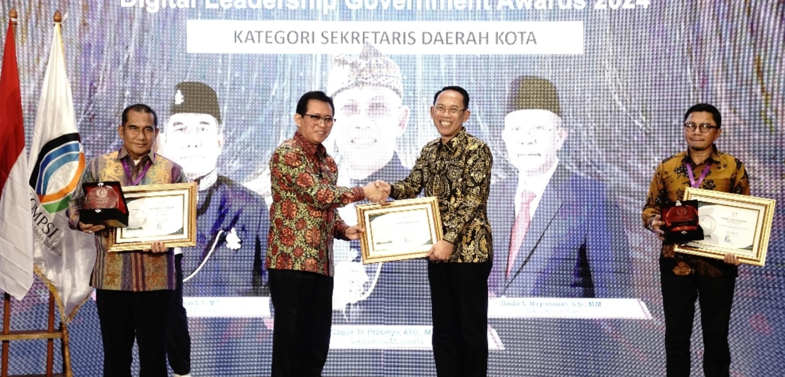 Sekda Kota Mojokerto Raih Penghargaan Sekretaris Daerah Terbaik Se-Indonesia