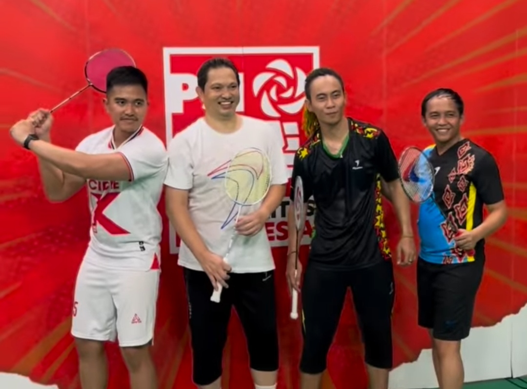 Kaesang Pangarep (kiri) usai main bulu tangkis dan berikan rekom untuk 11 calon kepala daerah, Jumat (2/8/2024). (Instagram PSI_id) 
