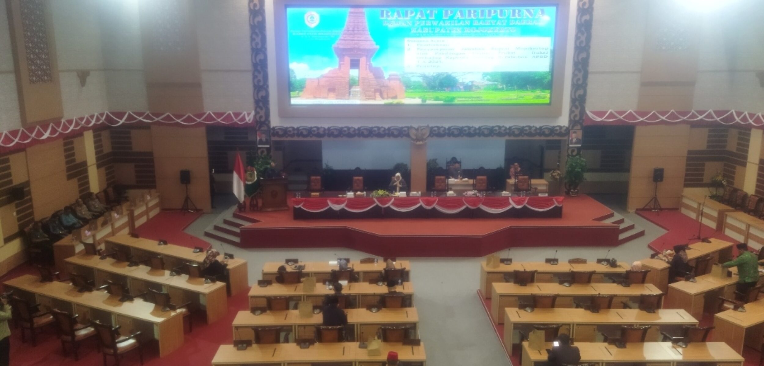 Sidang paripurna DPRD Kabupaten Mojokerto, Kamis (8/8/2024). (Redaksi/kabarterdepan.com)