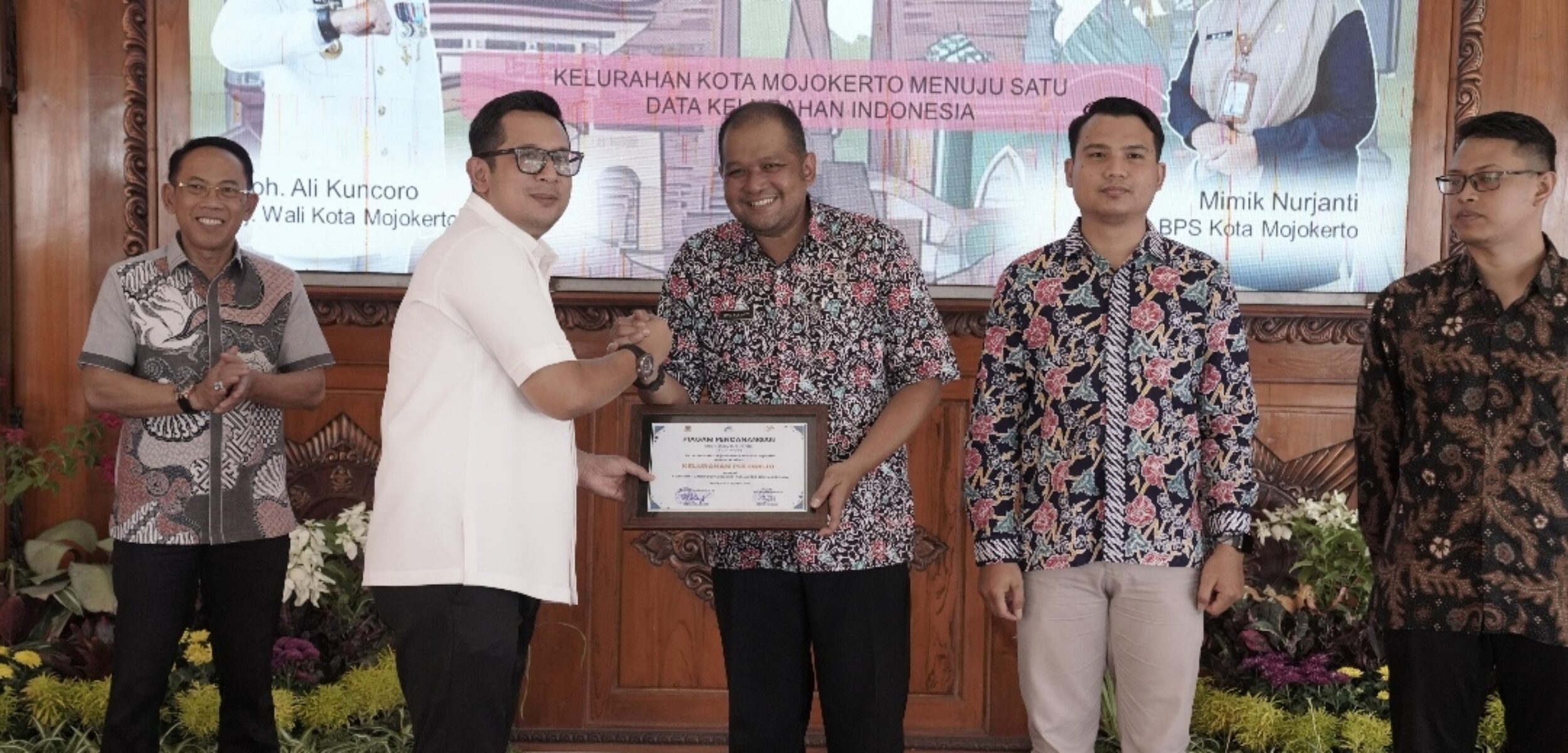 Pj Wali Kota Mojokerto saat melakukan sosialisasi Kelurahan Cantik, Senin (12/8/2024). (Diskominfo Kota Mojokerto for kabarterdepan.com)